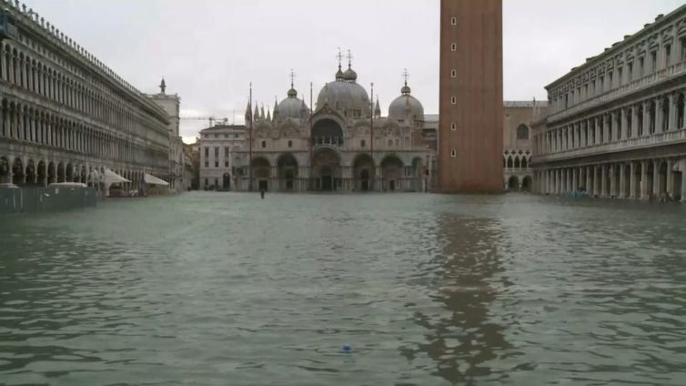 La marea sommerge Venezia